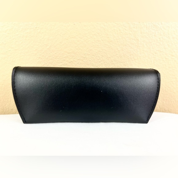 New Ray-Ban Case 🖤 - Picture 3 of 3